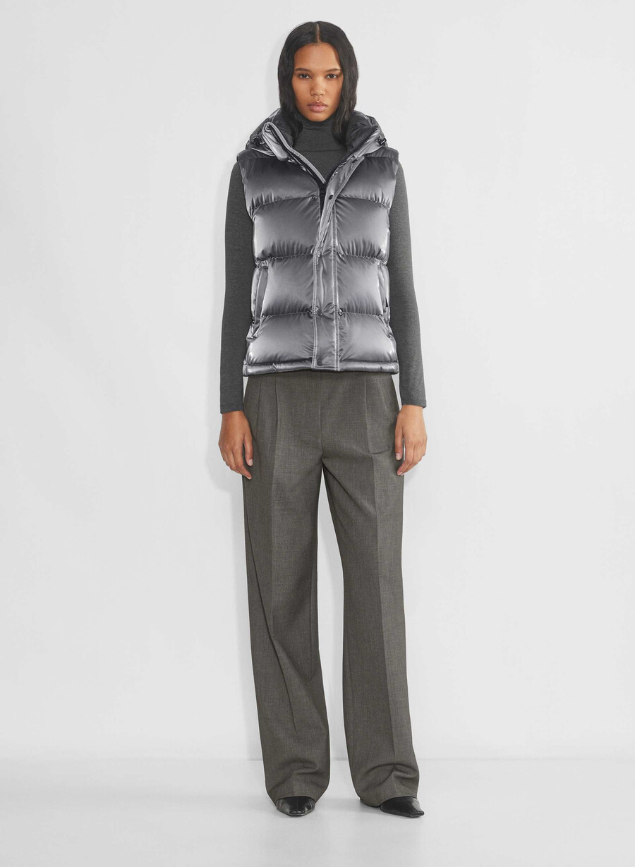 the super puff gilet - liquid shine grigio carbone