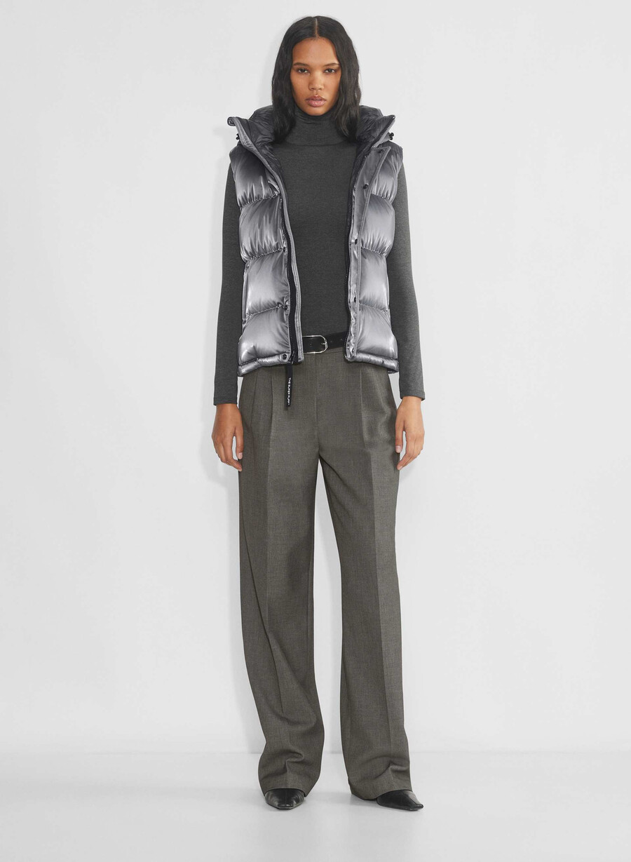 the super puff gilet - liquid shine grigio carbone
