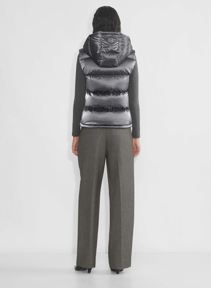 the super puff gilet - liquid shine grigio carbone