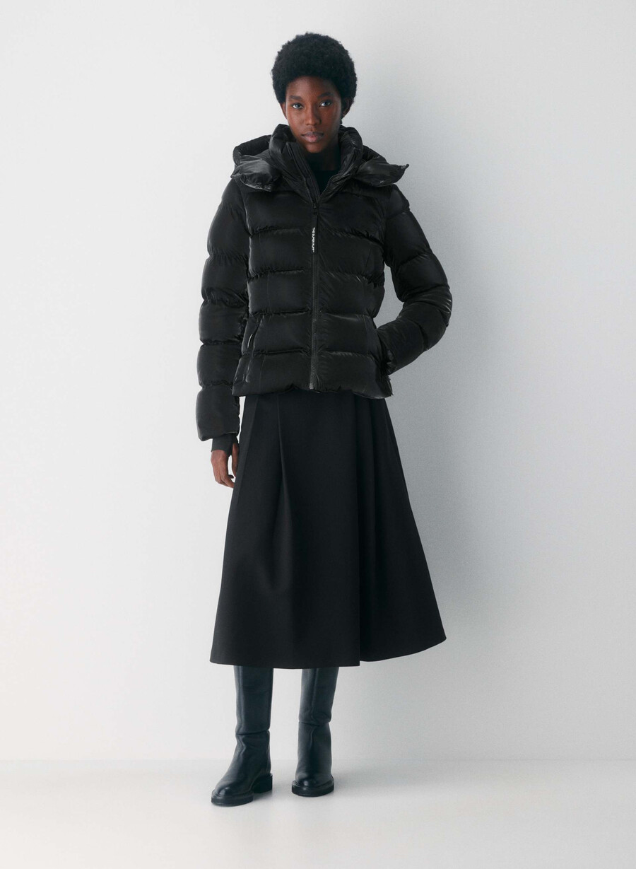 the supersnug puff - liquid shine nero
