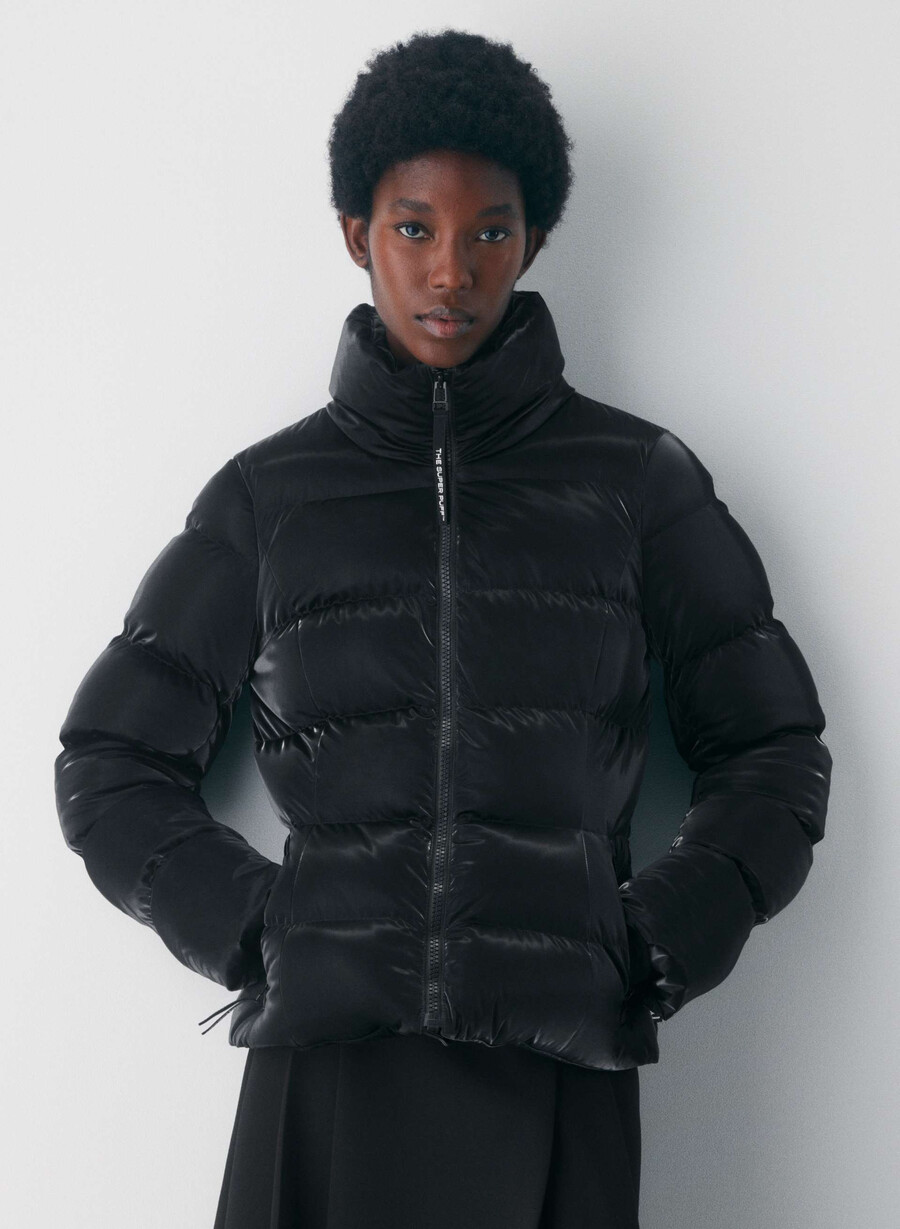 the supersnug puff - liquid shine nero