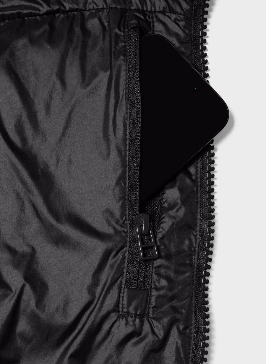 the supersnug puff - liquid shine nero