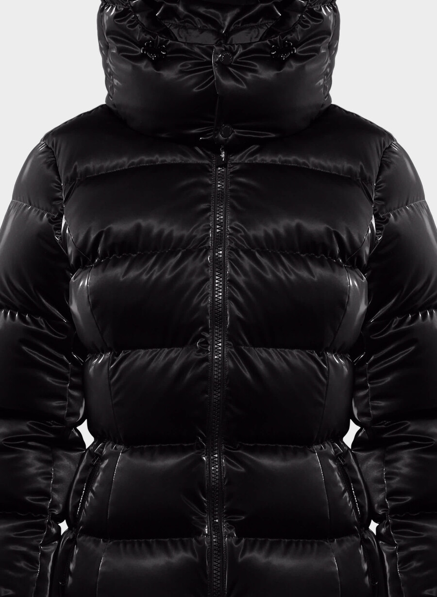 the supersnug puff - liquid shine nero