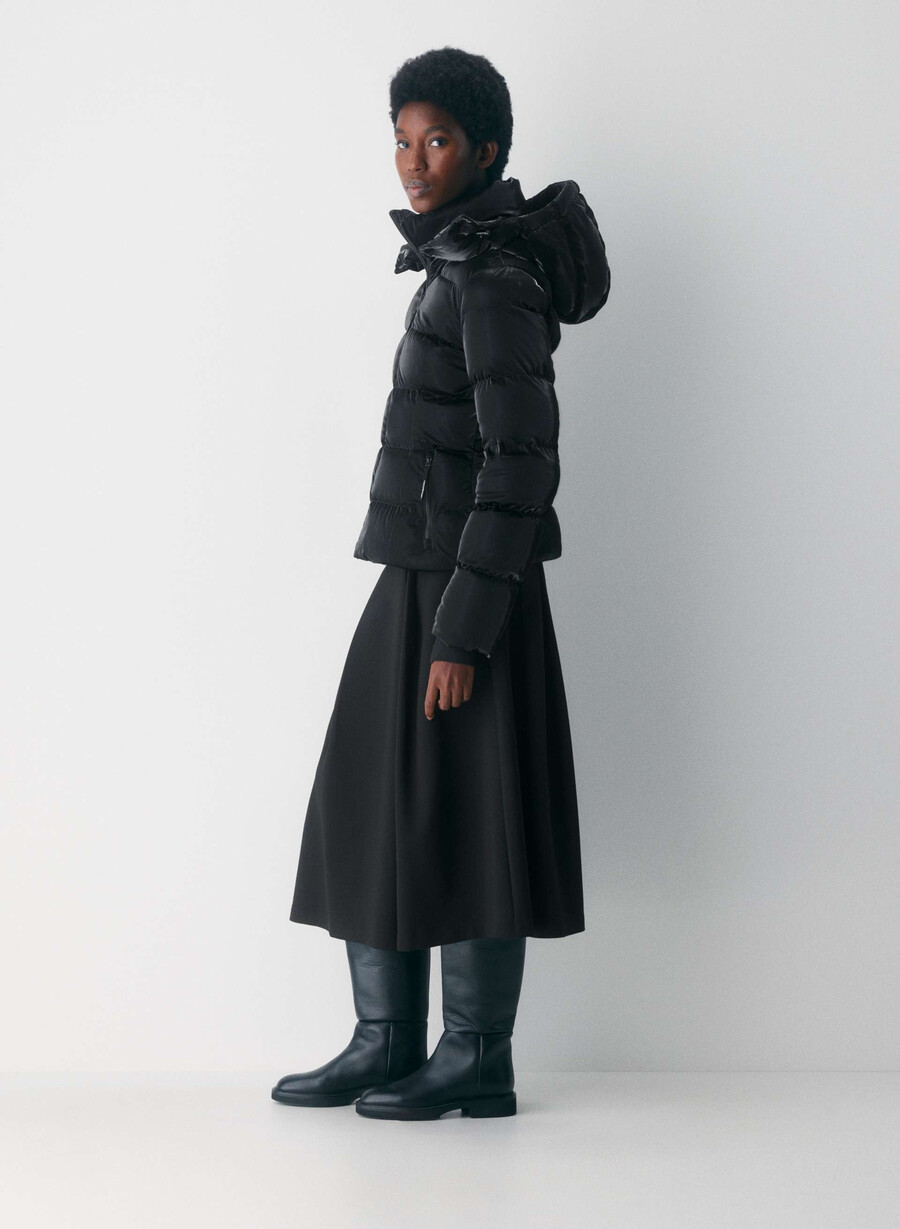 the supersnug puff - liquid shine nero