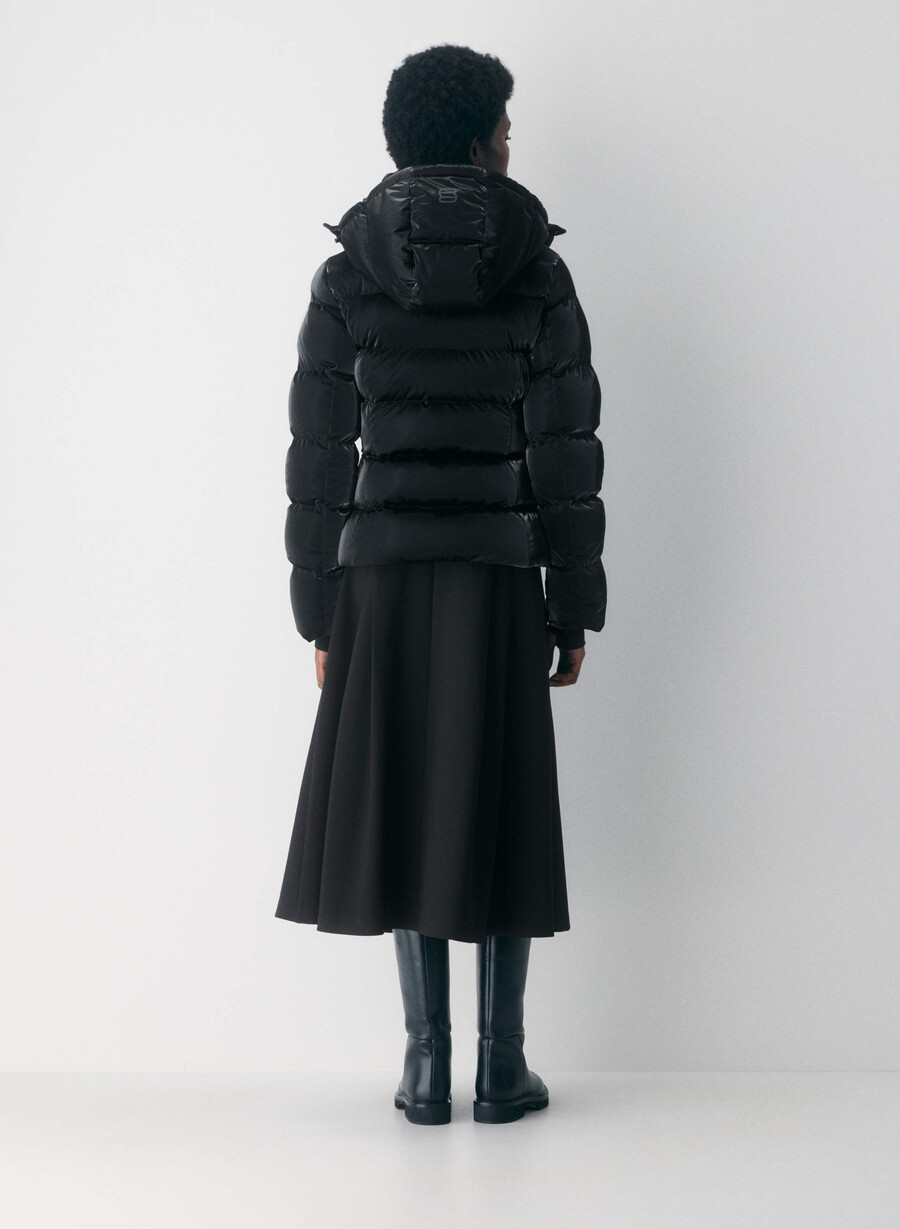 the supersnug puff - liquid shine nero