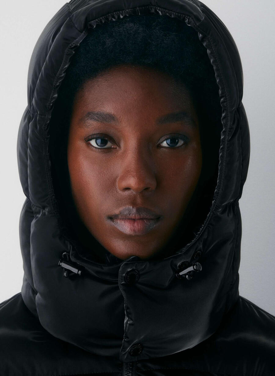 the supersnug puff - liquid shine nero