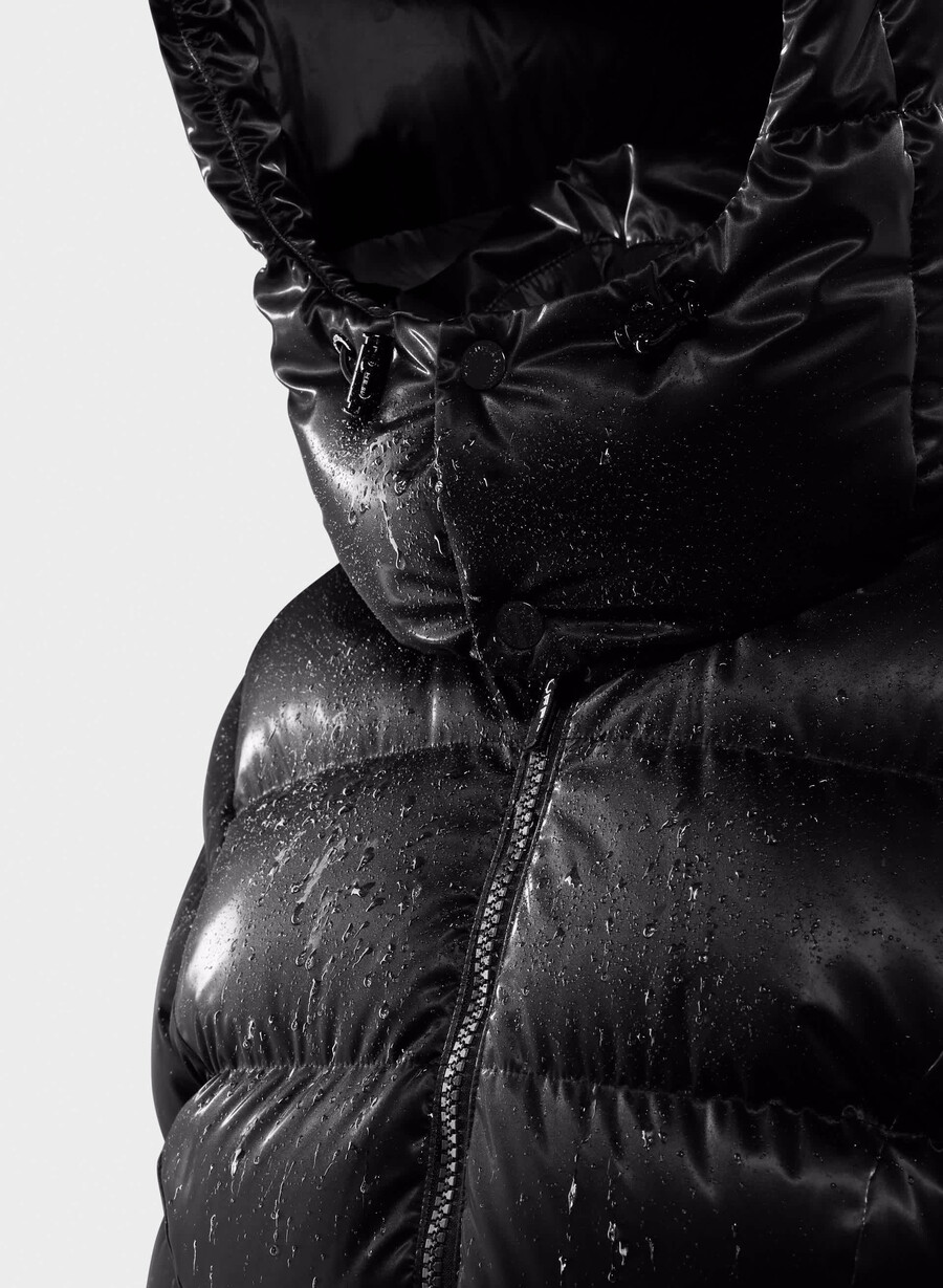 the supersnug puff - liquid shine nero