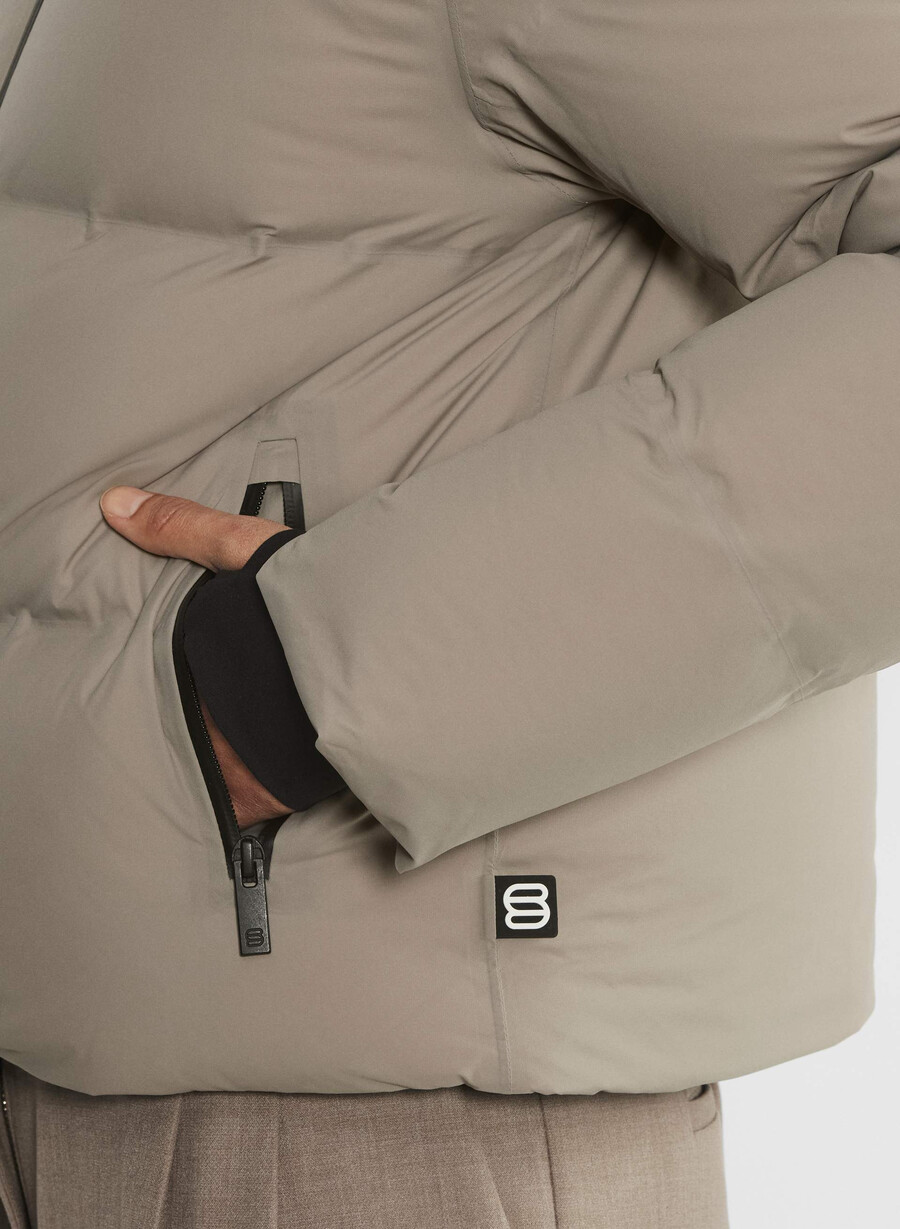the super puff₂o shorty - rainstop modern taupe
