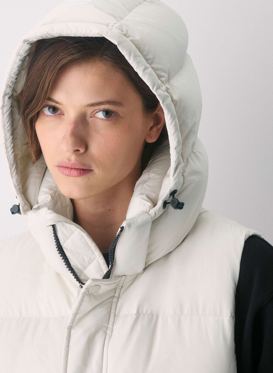 the super puff gilet lungo - climatte perla opaca