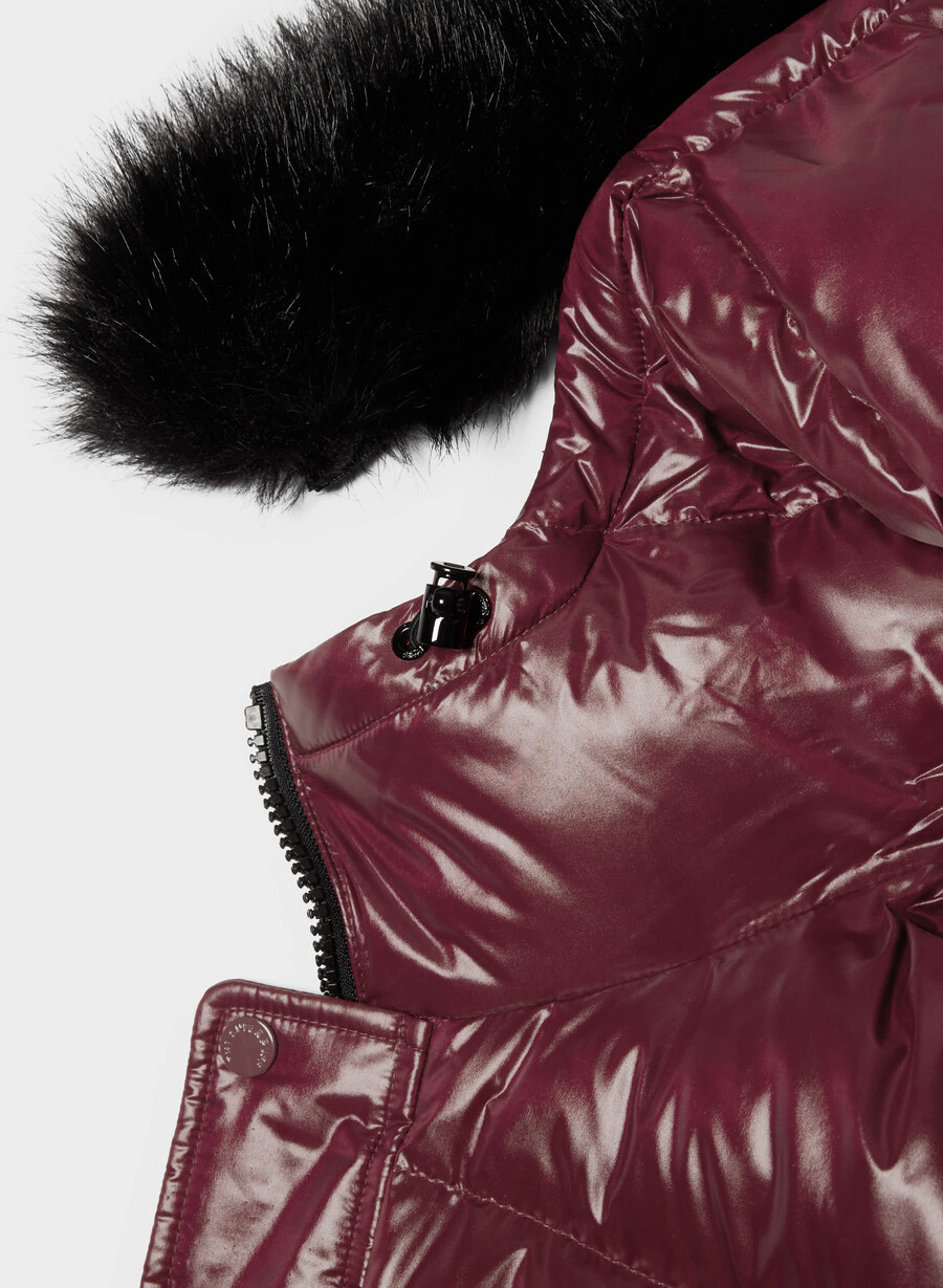 the super chalet puff - hi-gloss plum brgdy black